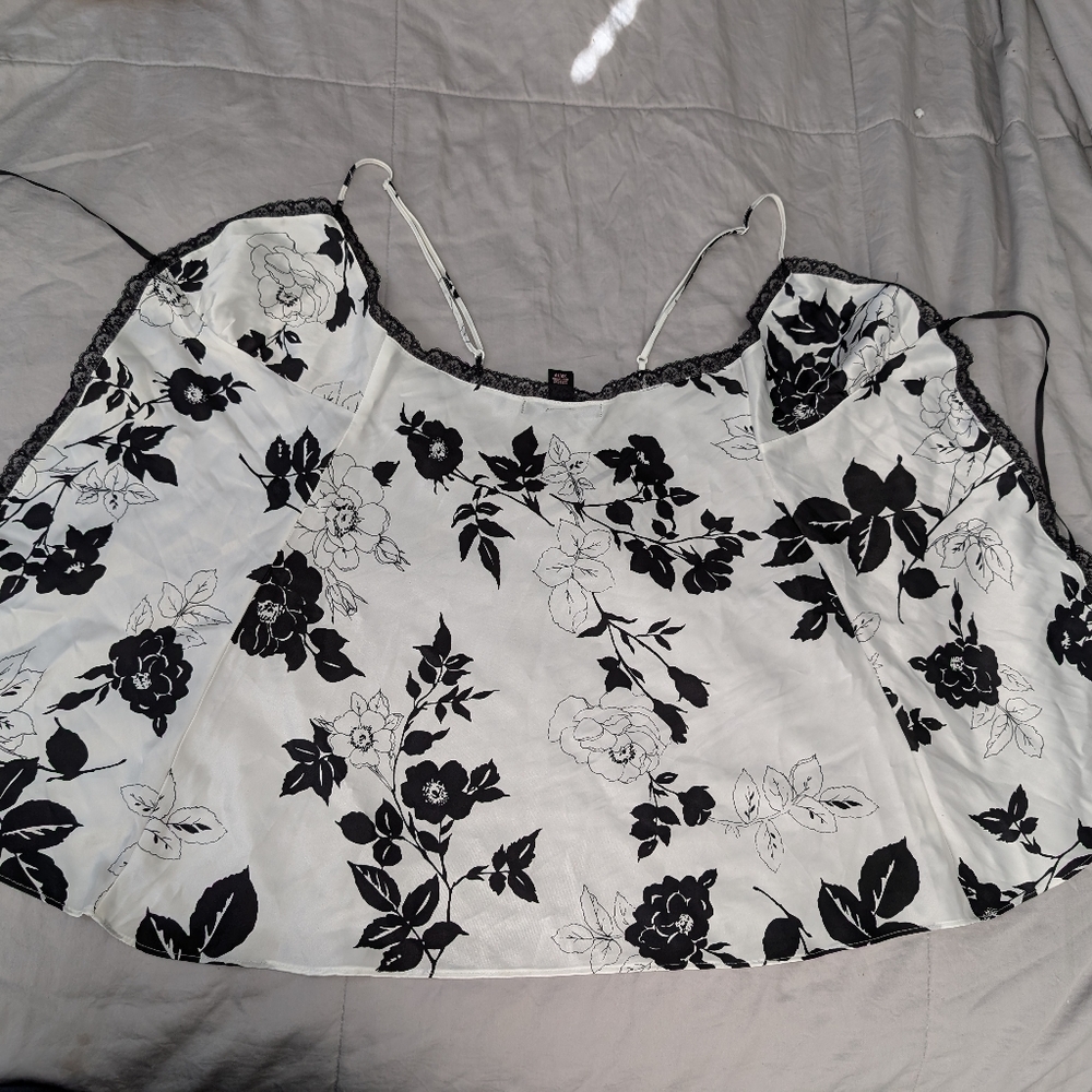 Small Intimates Bundle - Picture 3 of 8